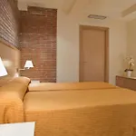 Arc De Triomf Apartments